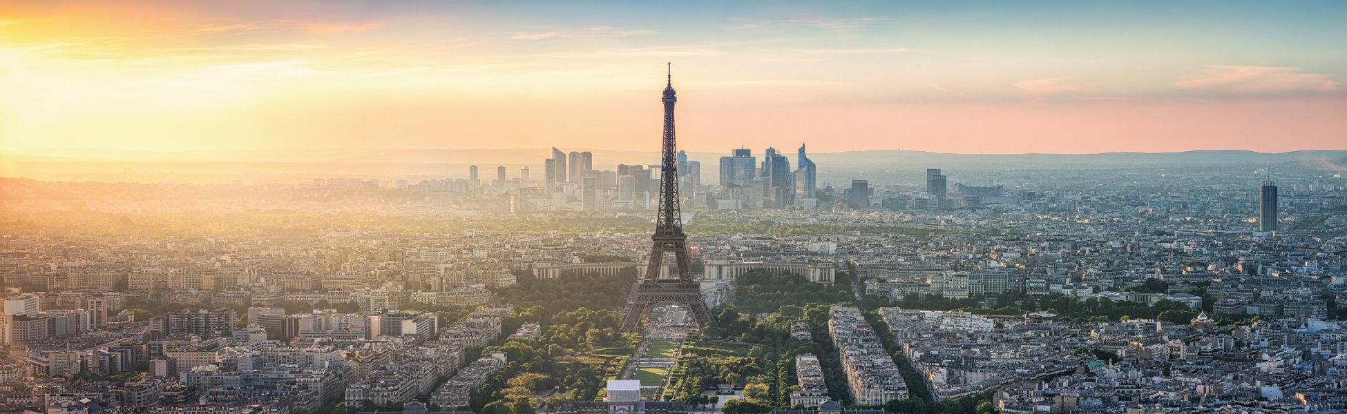 Paris Skyline Panorama bei Sonnenuntergang mit Eiffelturm