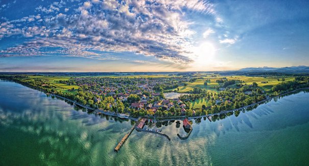 Blick auf Chieming am Chiemsee