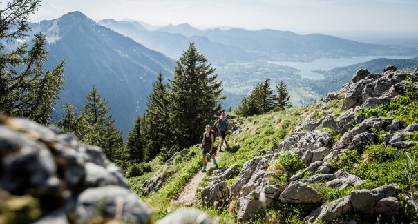 Wandern mit Blick auf den Tegernsee
